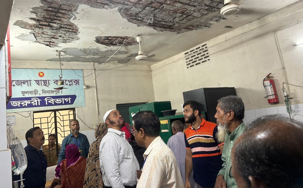 ফুলবাড়ী উপজেলা স্বাস্থ্য কমপ্লেক্স পরিদর্শনে স্বাস্থ্য প্রকৌশল অধিদপ্তরের প্রতিনিধিদল